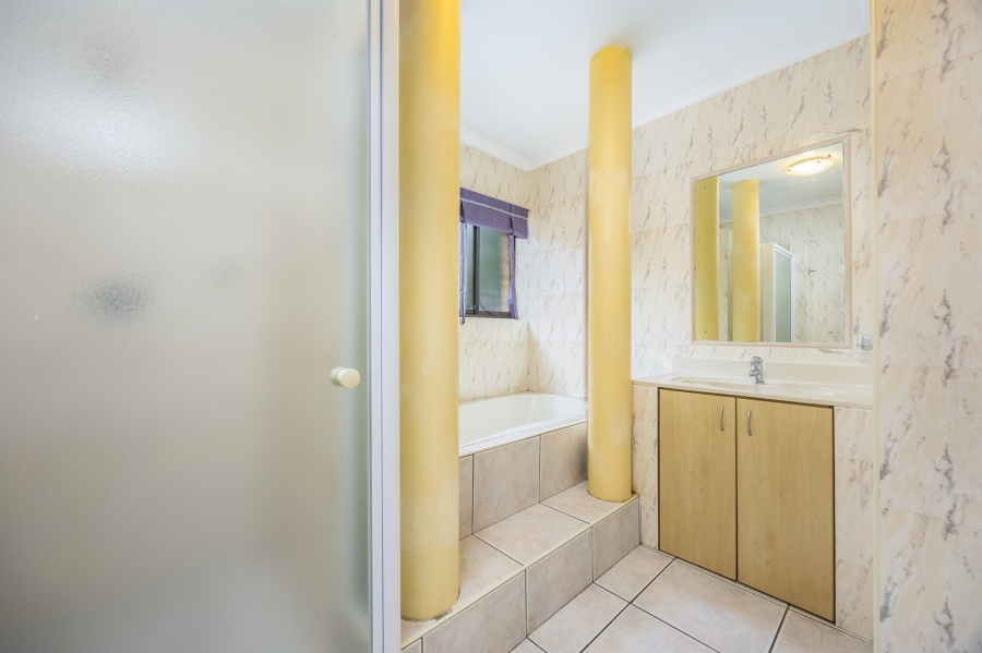 9 Bedroom Property for Sale in Vierlanden Western Cape